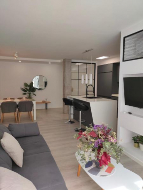Casa Mallen, con amplia terraza, en el barrio de Nervión
